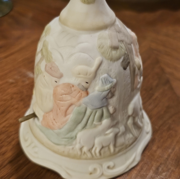 Lefton Nativity Musical Bell 1984 - Picture 3 of 8